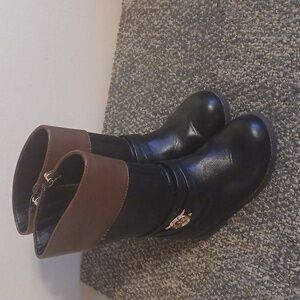 MIcheal Kors Stylish Black and Brown Kids Boots Size 7